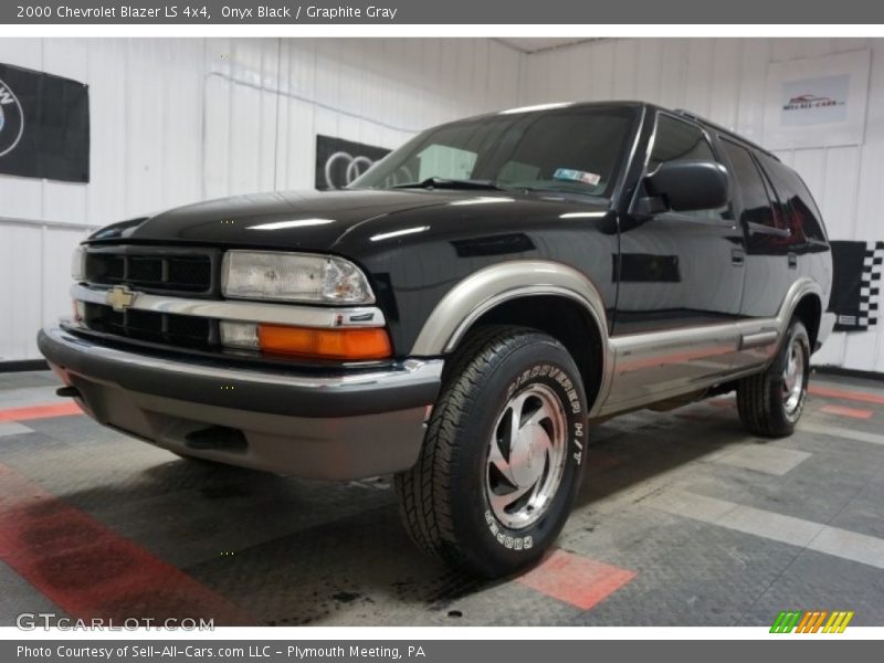 Onyx Black / Graphite Gray 2000 Chevrolet Blazer LS 4x4