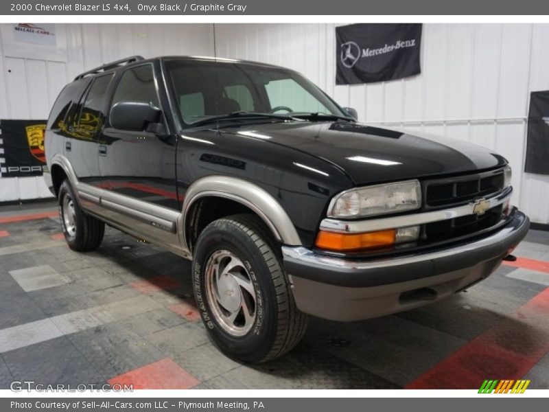Onyx Black / Graphite Gray 2000 Chevrolet Blazer LS 4x4