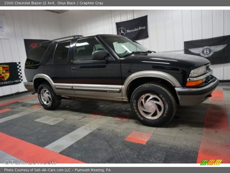 Onyx Black / Graphite Gray 2000 Chevrolet Blazer LS 4x4