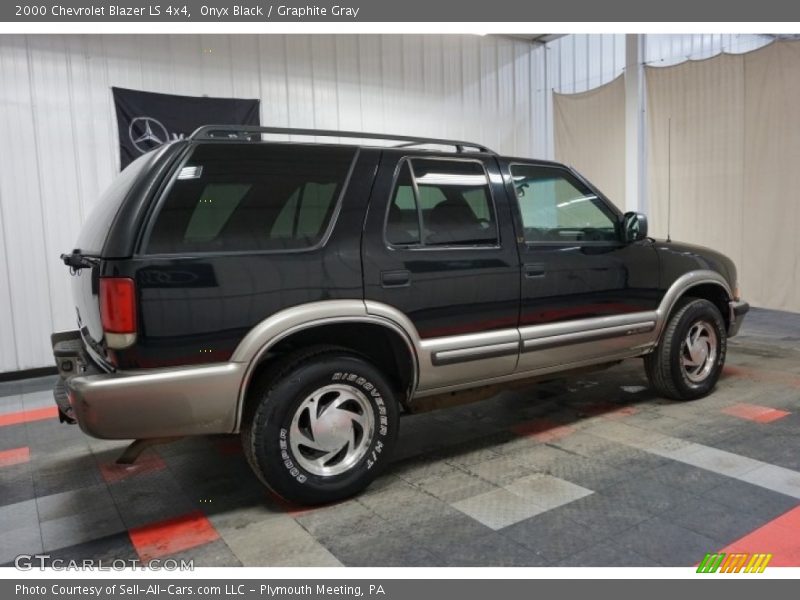 Onyx Black / Graphite Gray 2000 Chevrolet Blazer LS 4x4