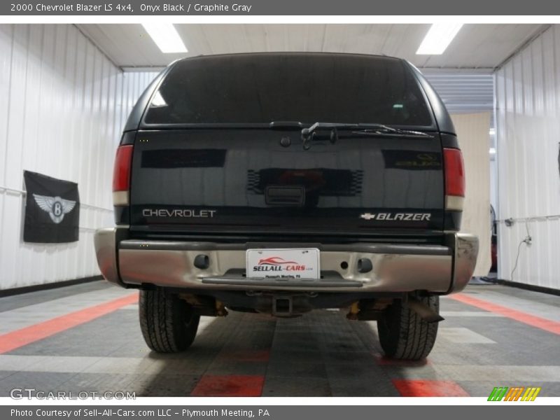 Onyx Black / Graphite Gray 2000 Chevrolet Blazer LS 4x4