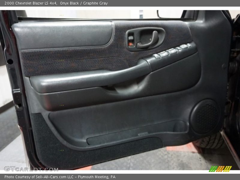 Onyx Black / Graphite Gray 2000 Chevrolet Blazer LS 4x4