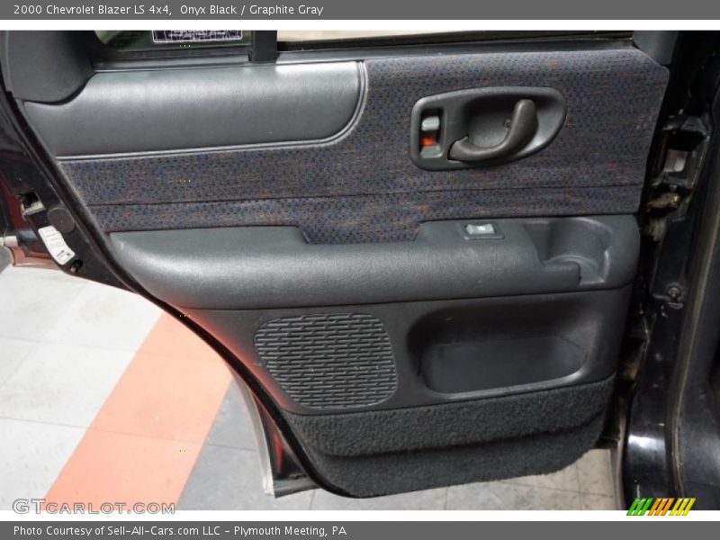 Onyx Black / Graphite Gray 2000 Chevrolet Blazer LS 4x4