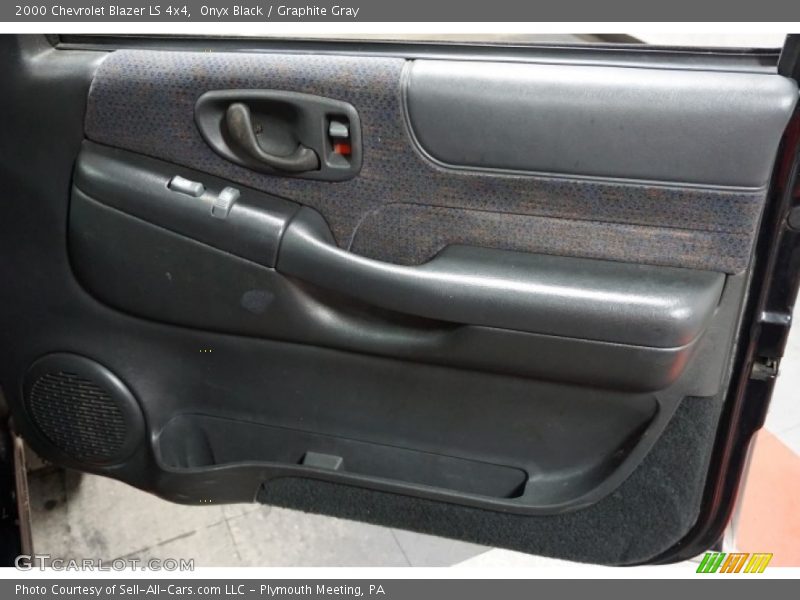 Onyx Black / Graphite Gray 2000 Chevrolet Blazer LS 4x4