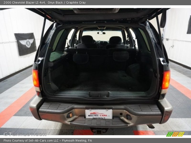 Onyx Black / Graphite Gray 2000 Chevrolet Blazer LS 4x4