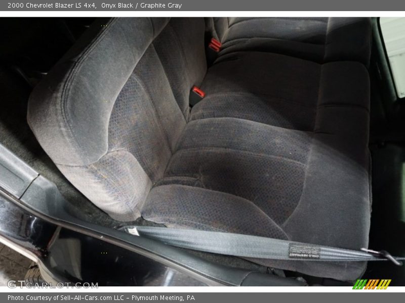 Onyx Black / Graphite Gray 2000 Chevrolet Blazer LS 4x4
