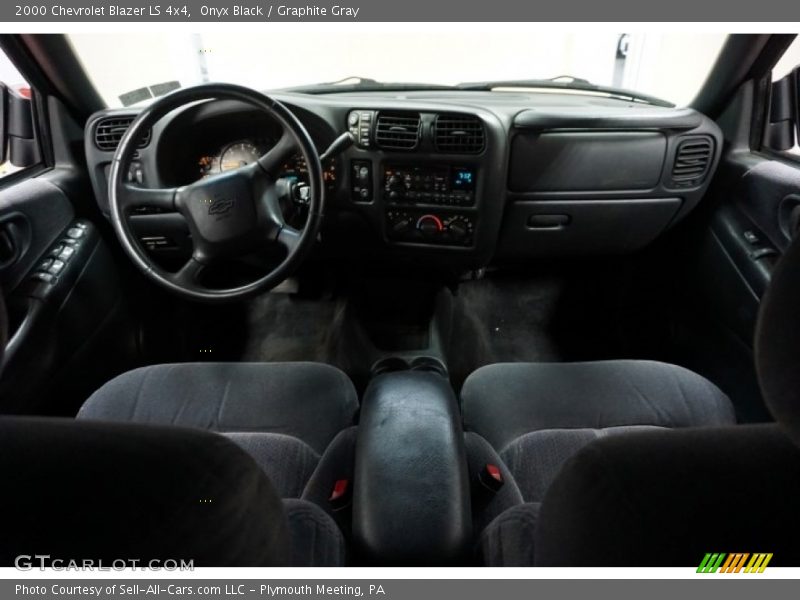 Onyx Black / Graphite Gray 2000 Chevrolet Blazer LS 4x4