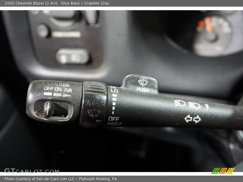 Onyx Black / Graphite Gray 2000 Chevrolet Blazer LS 4x4
