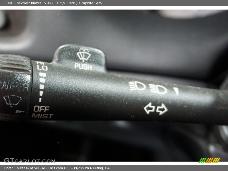 Onyx Black / Graphite Gray 2000 Chevrolet Blazer LS 4x4