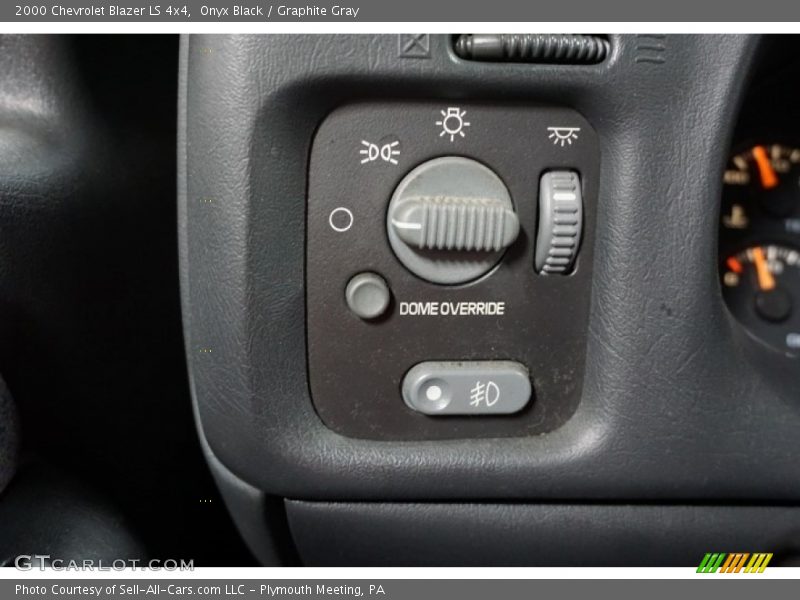 Onyx Black / Graphite Gray 2000 Chevrolet Blazer LS 4x4