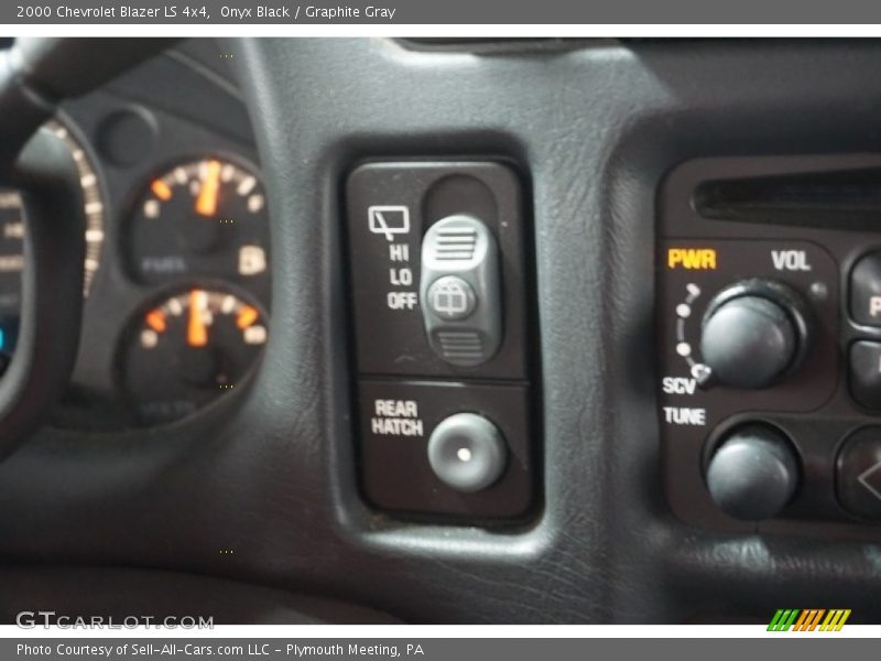 Onyx Black / Graphite Gray 2000 Chevrolet Blazer LS 4x4