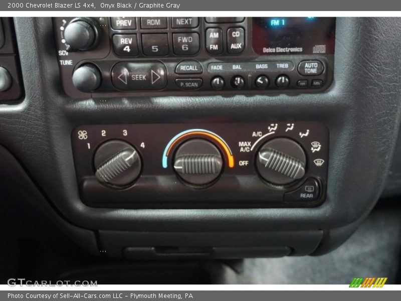 Onyx Black / Graphite Gray 2000 Chevrolet Blazer LS 4x4