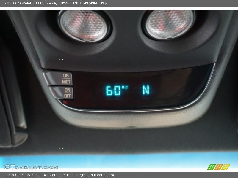 Onyx Black / Graphite Gray 2000 Chevrolet Blazer LS 4x4