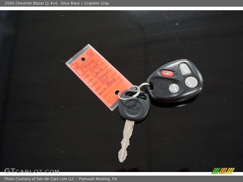 Onyx Black / Graphite Gray 2000 Chevrolet Blazer LS 4x4