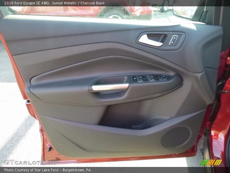 Sunset Metallic / Charcoal Black 2016 Ford Escape SE 4WD