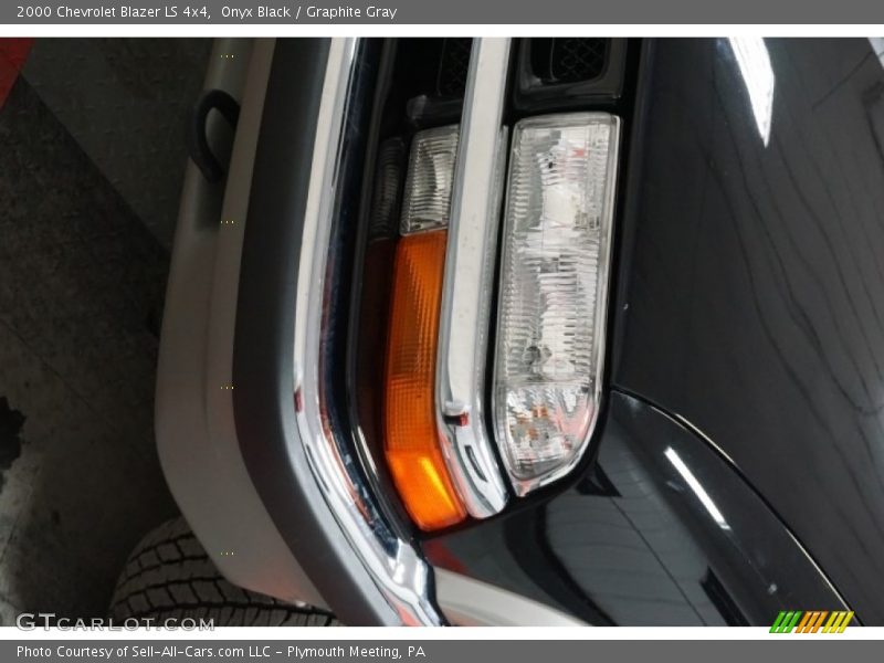 Onyx Black / Graphite Gray 2000 Chevrolet Blazer LS 4x4