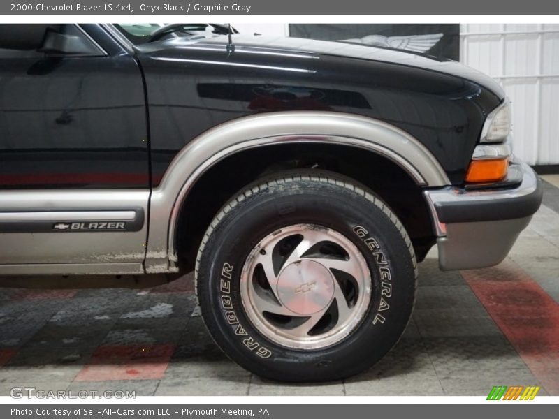 Onyx Black / Graphite Gray 2000 Chevrolet Blazer LS 4x4