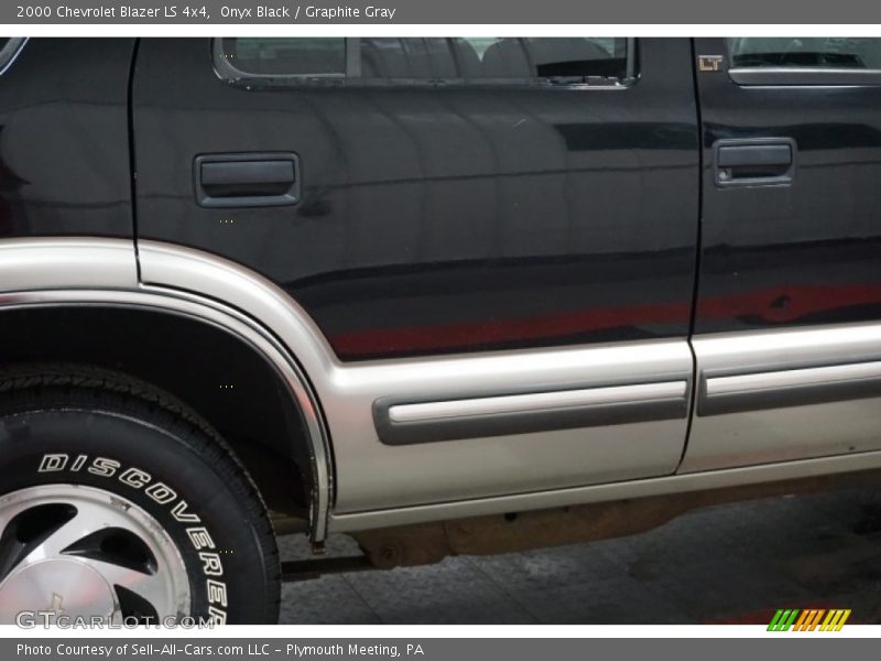 Onyx Black / Graphite Gray 2000 Chevrolet Blazer LS 4x4