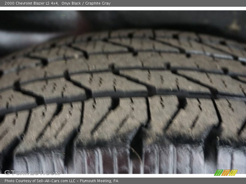 Onyx Black / Graphite Gray 2000 Chevrolet Blazer LS 4x4