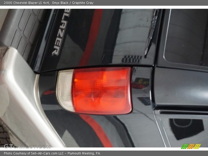 Onyx Black / Graphite Gray 2000 Chevrolet Blazer LS 4x4