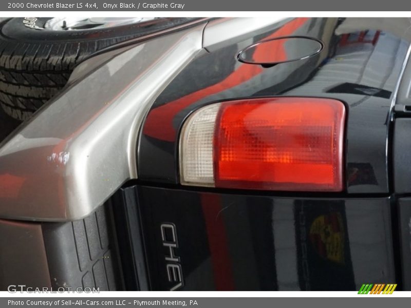 Onyx Black / Graphite Gray 2000 Chevrolet Blazer LS 4x4