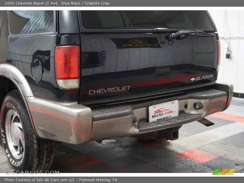 Onyx Black / Graphite Gray 2000 Chevrolet Blazer LS 4x4