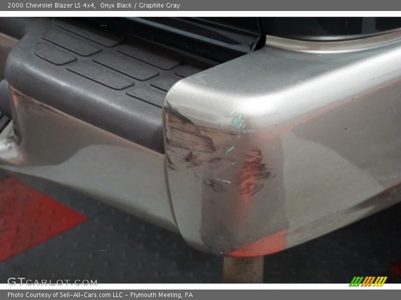 Onyx Black / Graphite Gray 2000 Chevrolet Blazer LS 4x4