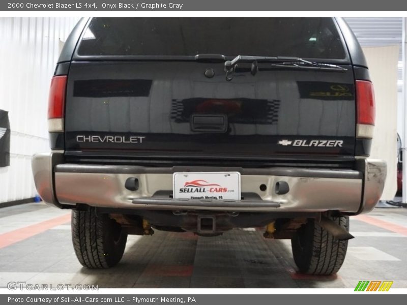 Onyx Black / Graphite Gray 2000 Chevrolet Blazer LS 4x4