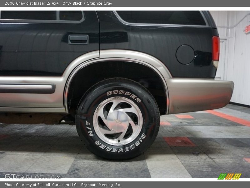 Onyx Black / Graphite Gray 2000 Chevrolet Blazer LS 4x4