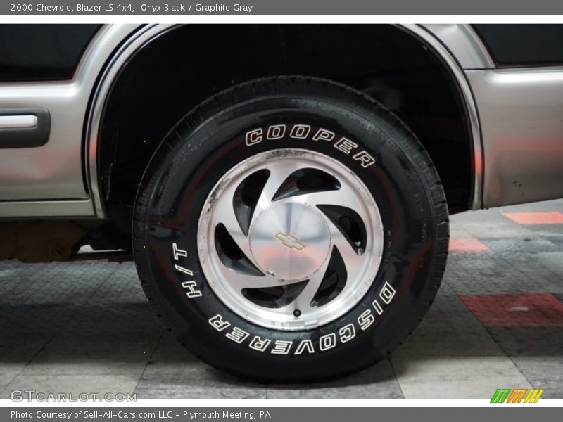 Onyx Black / Graphite Gray 2000 Chevrolet Blazer LS 4x4