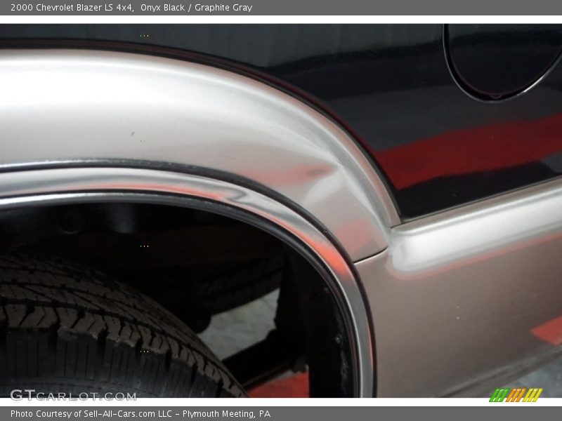 Onyx Black / Graphite Gray 2000 Chevrolet Blazer LS 4x4