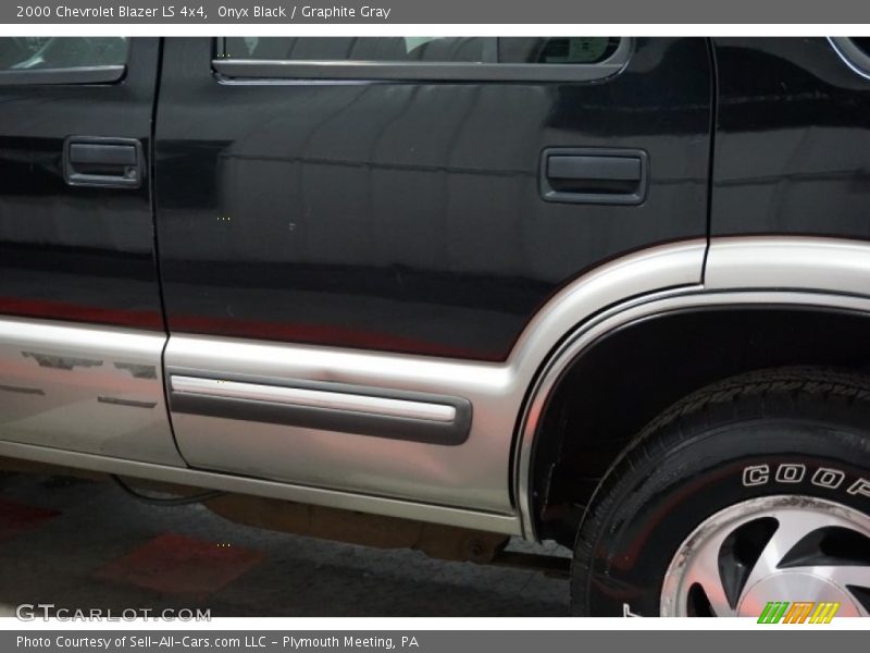 Onyx Black / Graphite Gray 2000 Chevrolet Blazer LS 4x4