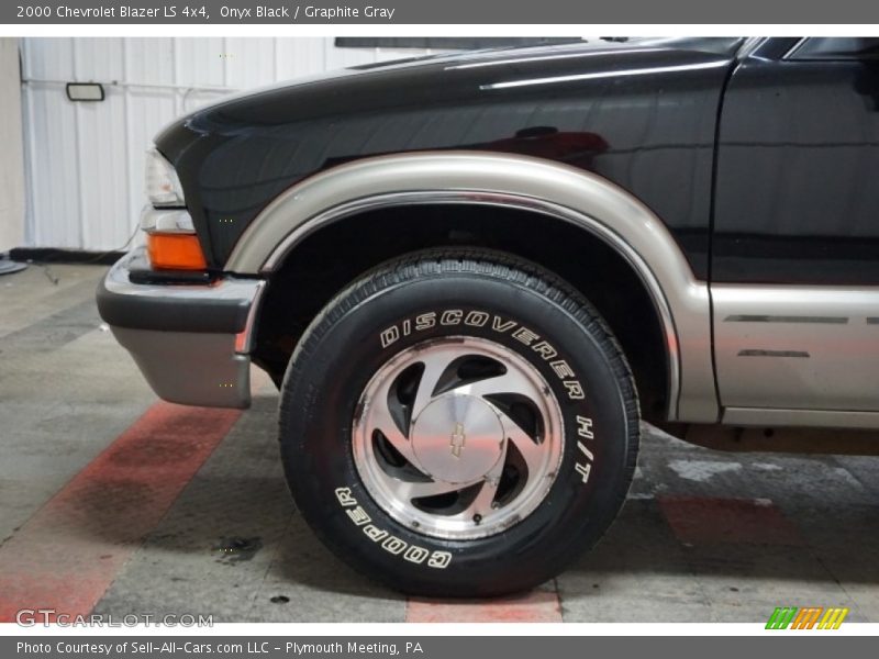 Onyx Black / Graphite Gray 2000 Chevrolet Blazer LS 4x4
