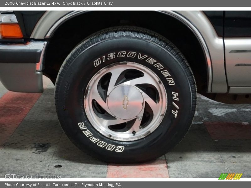 Onyx Black / Graphite Gray 2000 Chevrolet Blazer LS 4x4