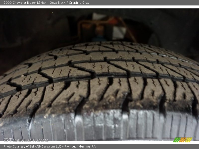 Onyx Black / Graphite Gray 2000 Chevrolet Blazer LS 4x4