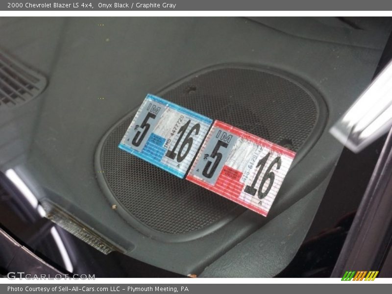 Onyx Black / Graphite Gray 2000 Chevrolet Blazer LS 4x4