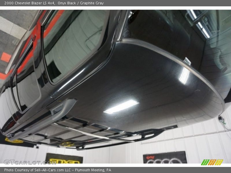 Onyx Black / Graphite Gray 2000 Chevrolet Blazer LS 4x4