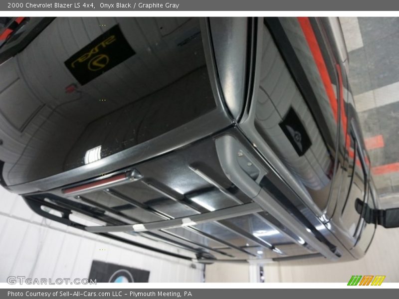 Onyx Black / Graphite Gray 2000 Chevrolet Blazer LS 4x4