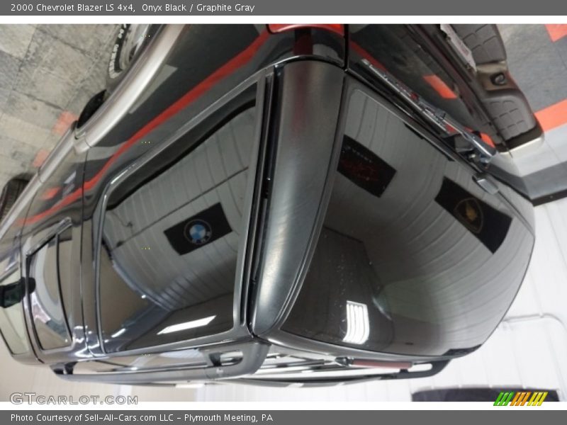 Onyx Black / Graphite Gray 2000 Chevrolet Blazer LS 4x4