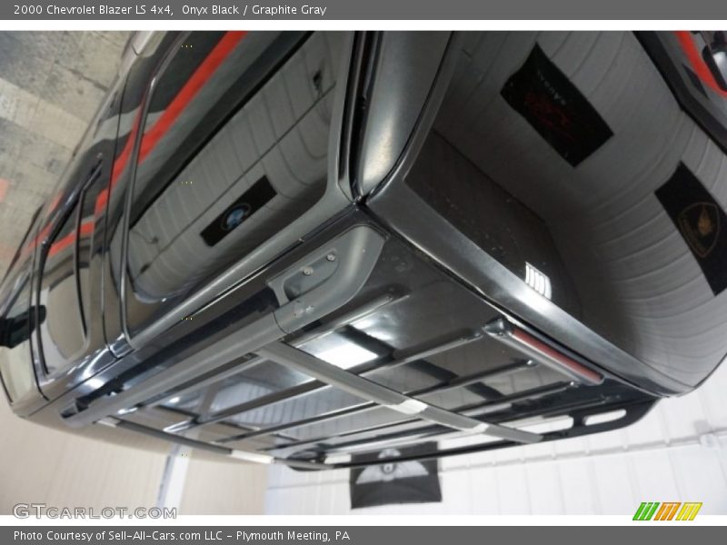 Onyx Black / Graphite Gray 2000 Chevrolet Blazer LS 4x4