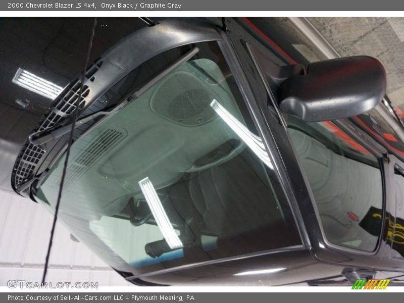 Onyx Black / Graphite Gray 2000 Chevrolet Blazer LS 4x4