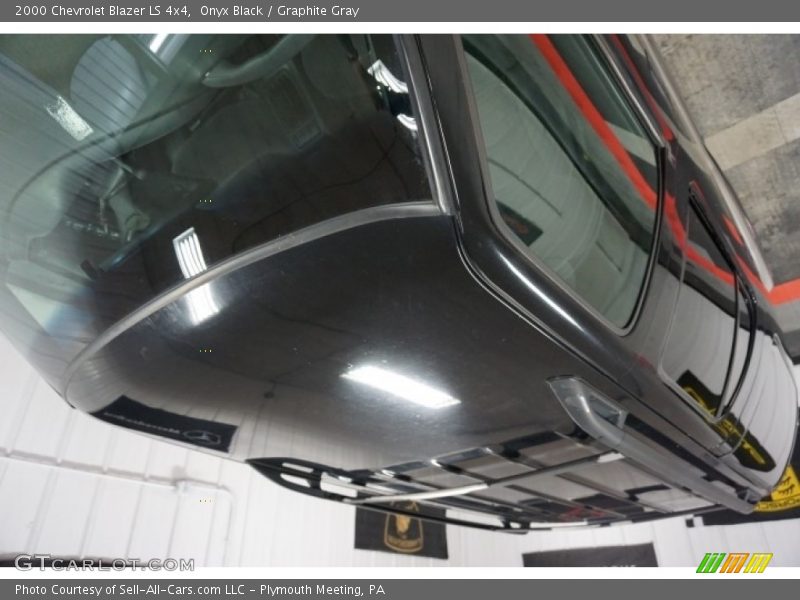 Onyx Black / Graphite Gray 2000 Chevrolet Blazer LS 4x4