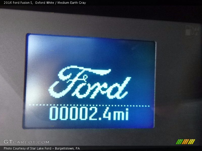 Oxford White / Medium Earth Gray 2016 Ford Fusion S