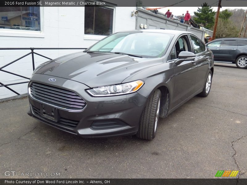 Magnetic Metallic / Charcoal Black 2016 Ford Fusion SE