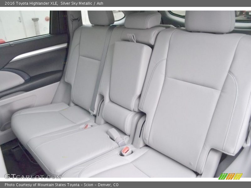 Silver Sky Metallic / Ash 2016 Toyota Highlander XLE