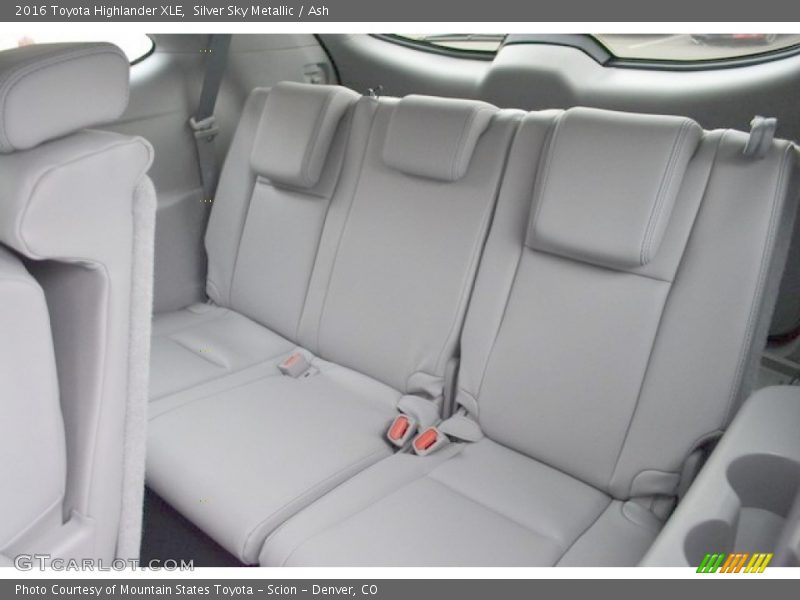 Silver Sky Metallic / Ash 2016 Toyota Highlander XLE
