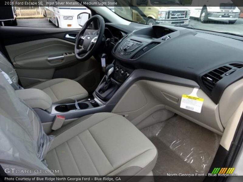Ingot Silver Metallic / Medium Light Stone 2016 Ford Escape SE