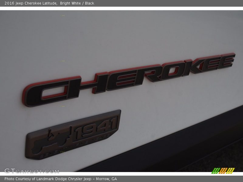 Bright White / Black 2016 Jeep Cherokee Latitude