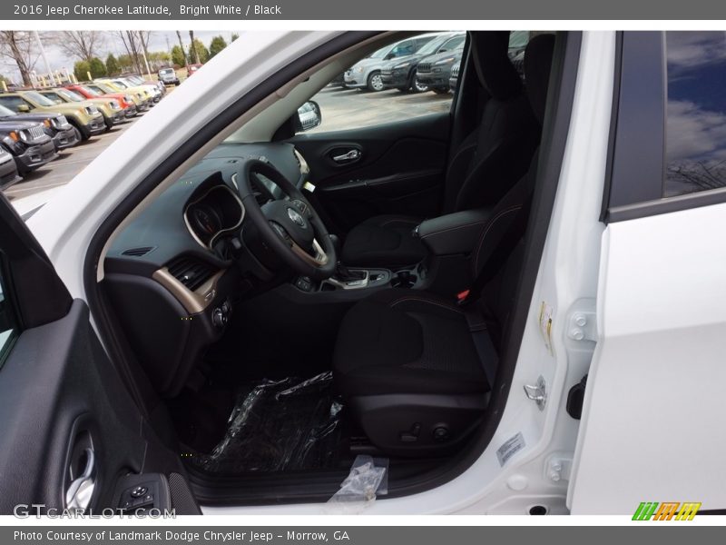 Bright White / Black 2016 Jeep Cherokee Latitude