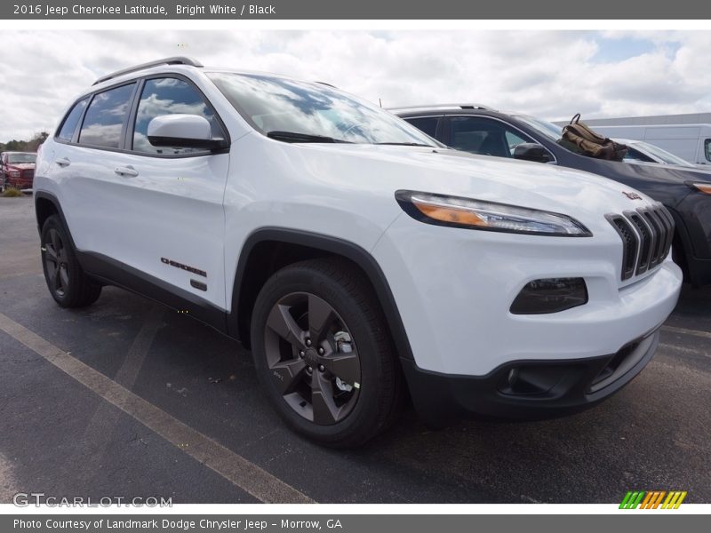 Bright White / Black 2016 Jeep Cherokee Latitude